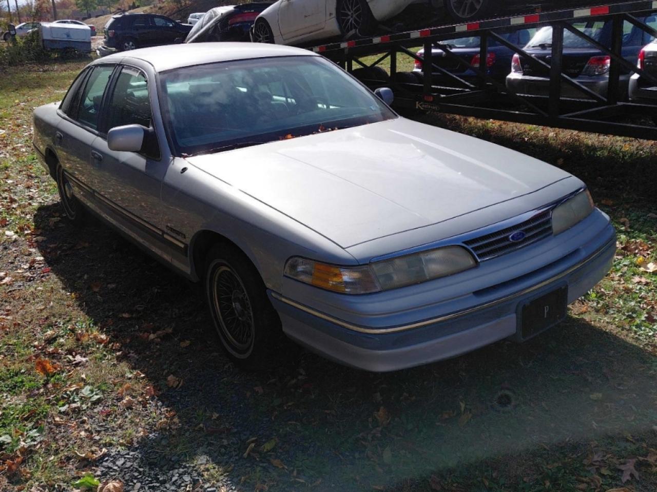 1994 Ford Crown Victoria LX, VIN 2FALP74W5RX203065 — Minor dents and scratches