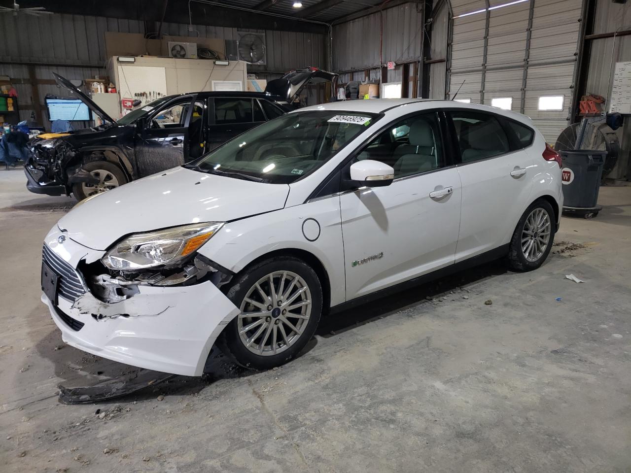 2015 Ford Focus Electric, VIN 1FADP3R41FL349458 — Front end