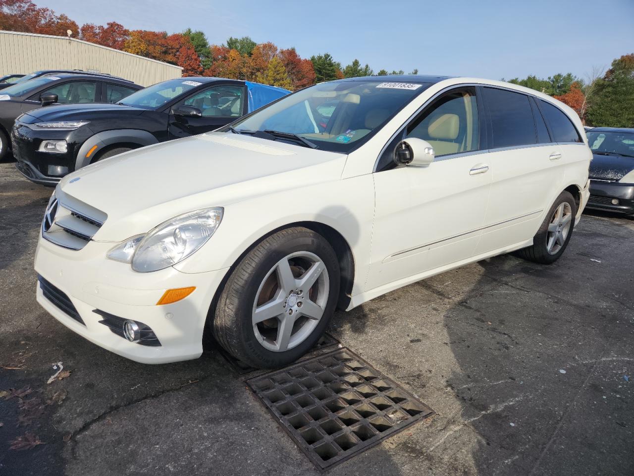 2010 Mercedes-Benz R, VIN 4JGCB6FB7AA104608 — Rear end