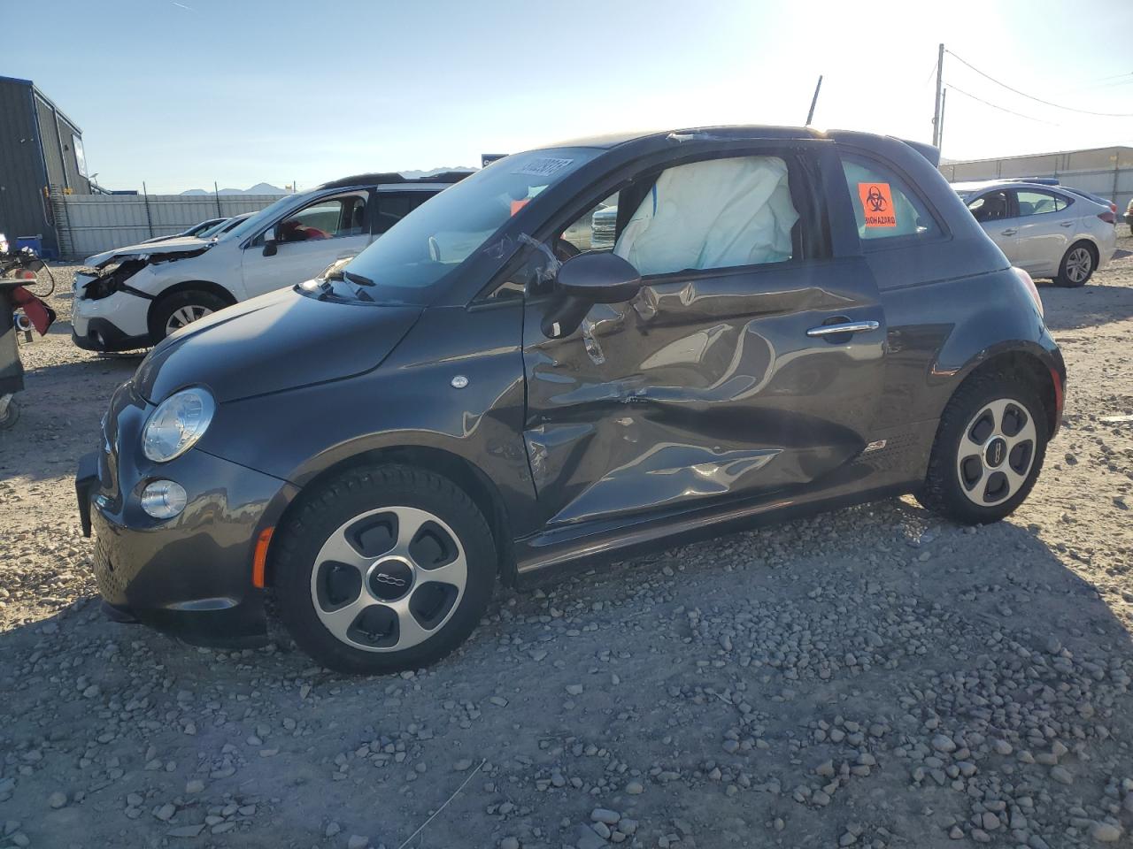 2015 FIAT 500e, VIN 3C3CFFGE7FT677904 — Side