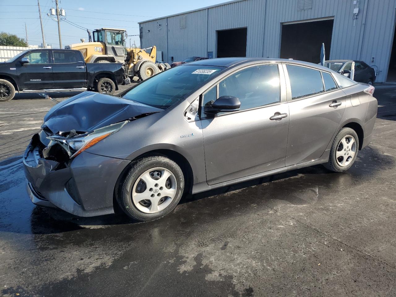 2018 Toyota Prius Three, VIN JTDKARFU8J3550132 — Front end