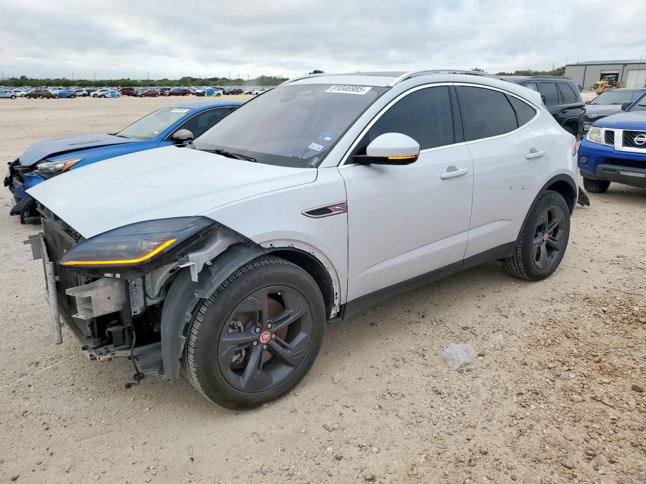 2021 Jaguar E-Pace SE, VIN SADFP2FX4M1017409 — Перед