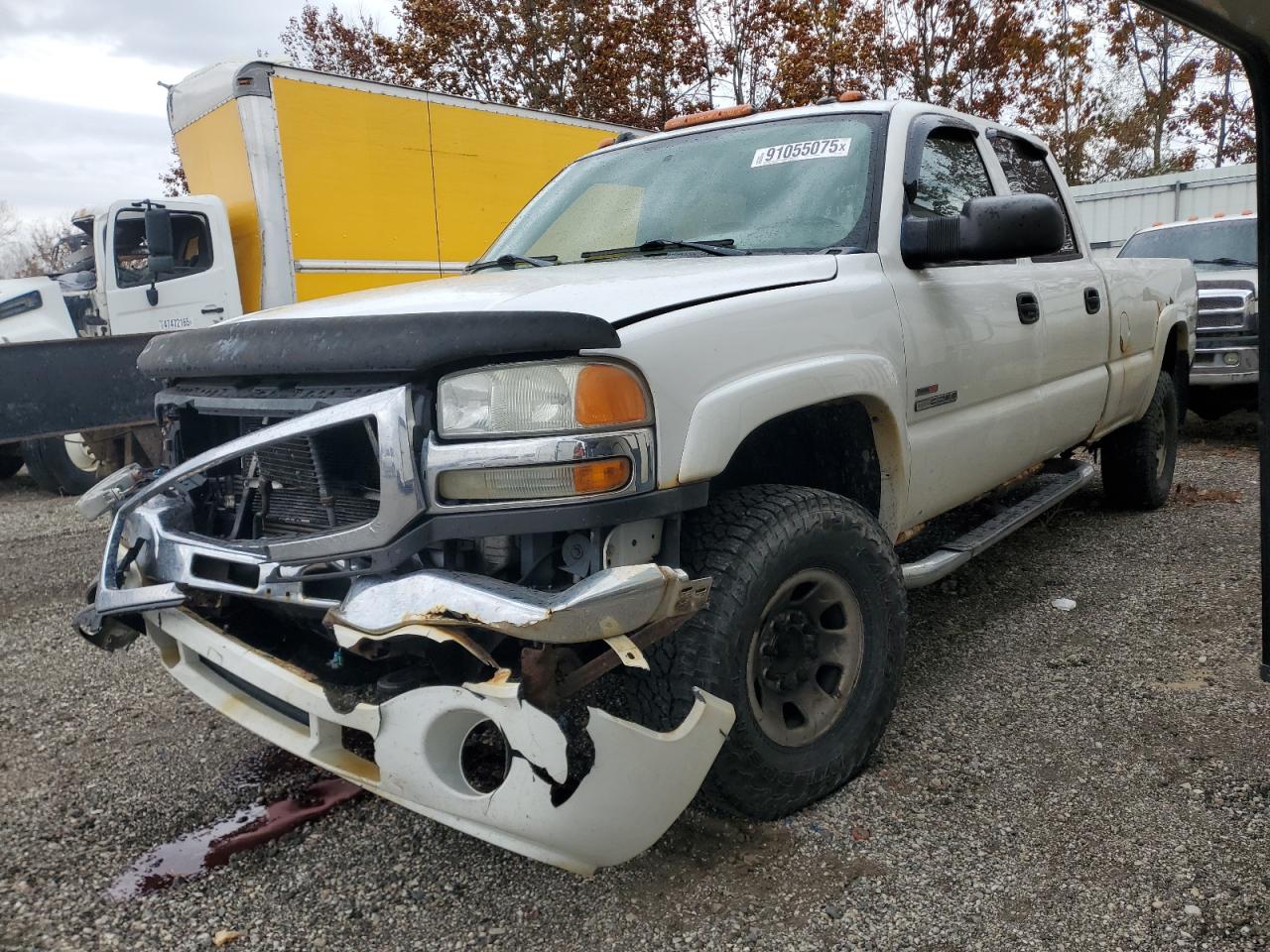 2005 GMC Sierra 3500 DRW SL, VIN 1GTHK33205F813466 — Front end