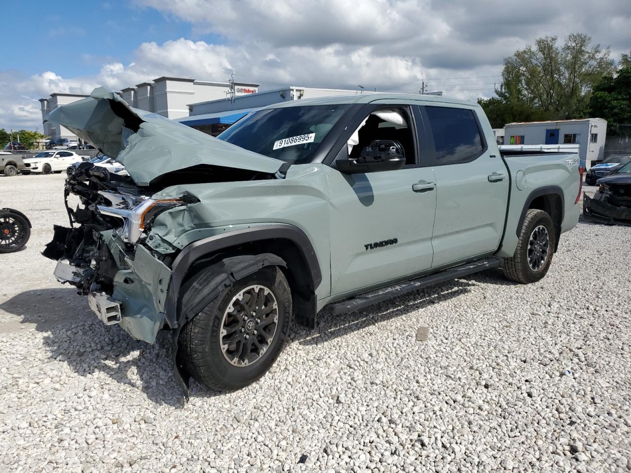 2025 Toyota Tundra SR5, VIN 5TFLA5DB5SX324025 — Front end