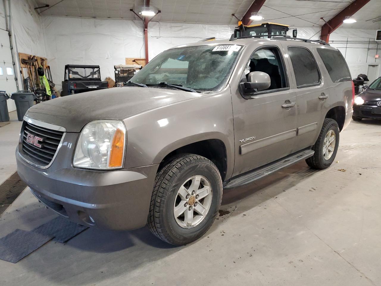 2013 GMC Yukon SLE, VIN 1GKS2AE08DR149103 — Side