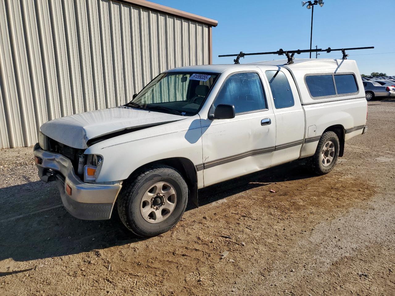 1995 Toyota T100 DX, VIN JT4VD12E5S0011071 — Front end
