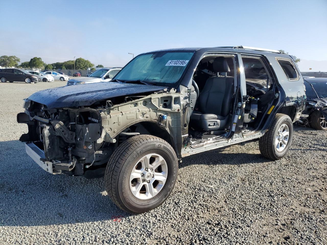 2019 Toyota 4Runner SR5 Premium, VIN JTEBU5JR6K5641680 — Front end