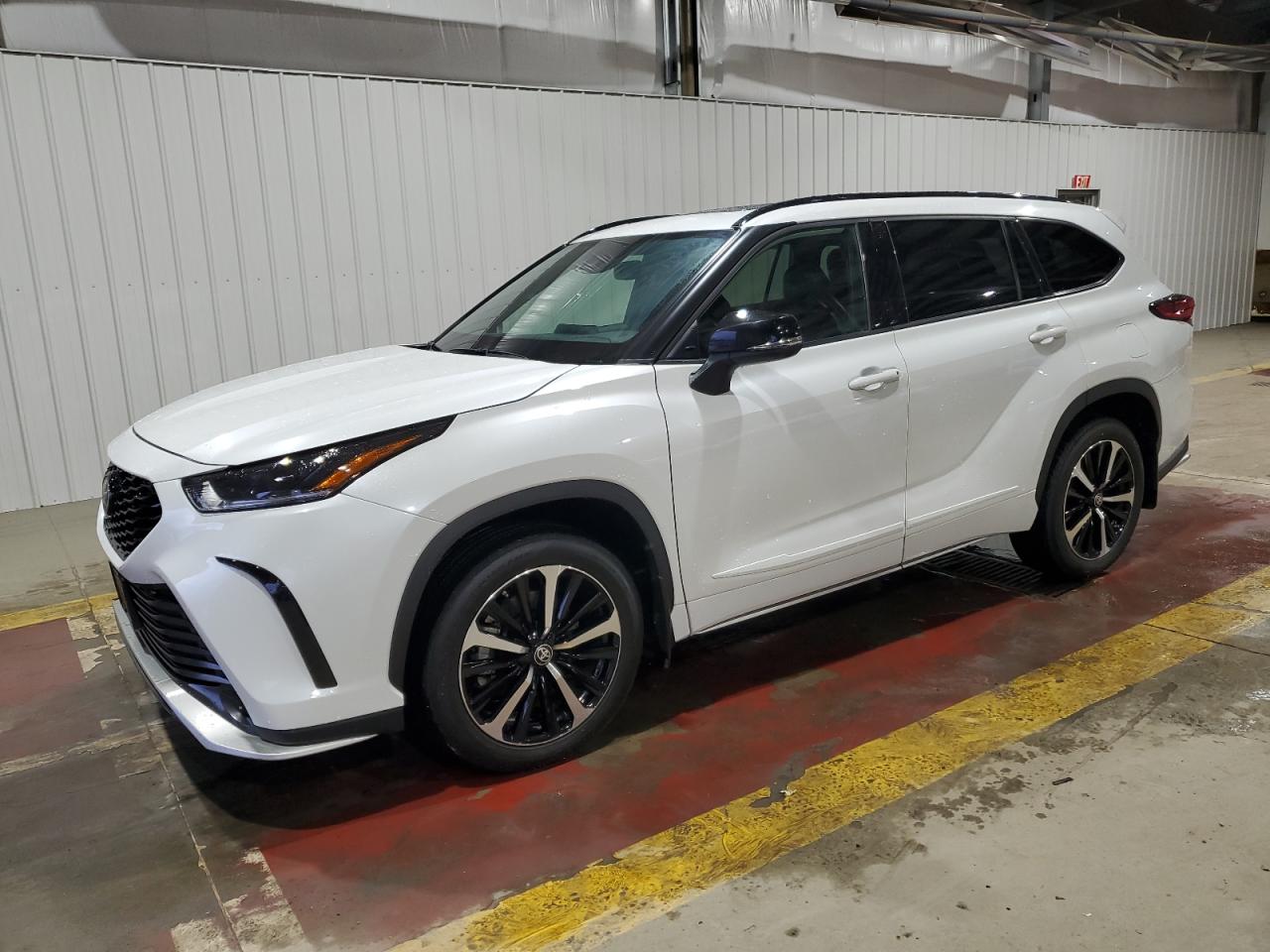 2022 Toyota Highlander XSE, VIN 5TDLZRBH8NS242789 — Missing or altered VIN