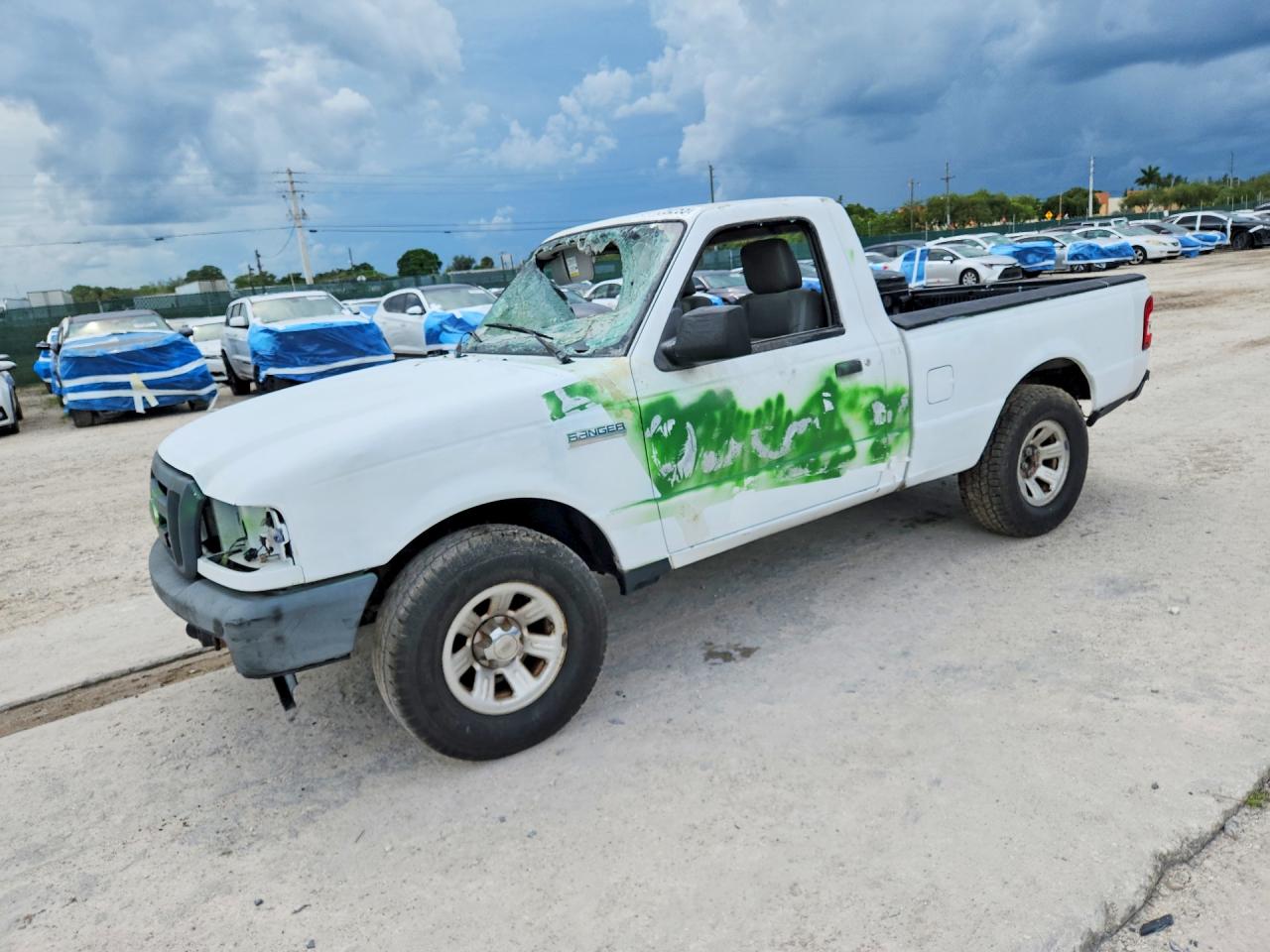 2010 Ford Ranger XL, VIN 1FTKR1AD2APA22287 — Перед