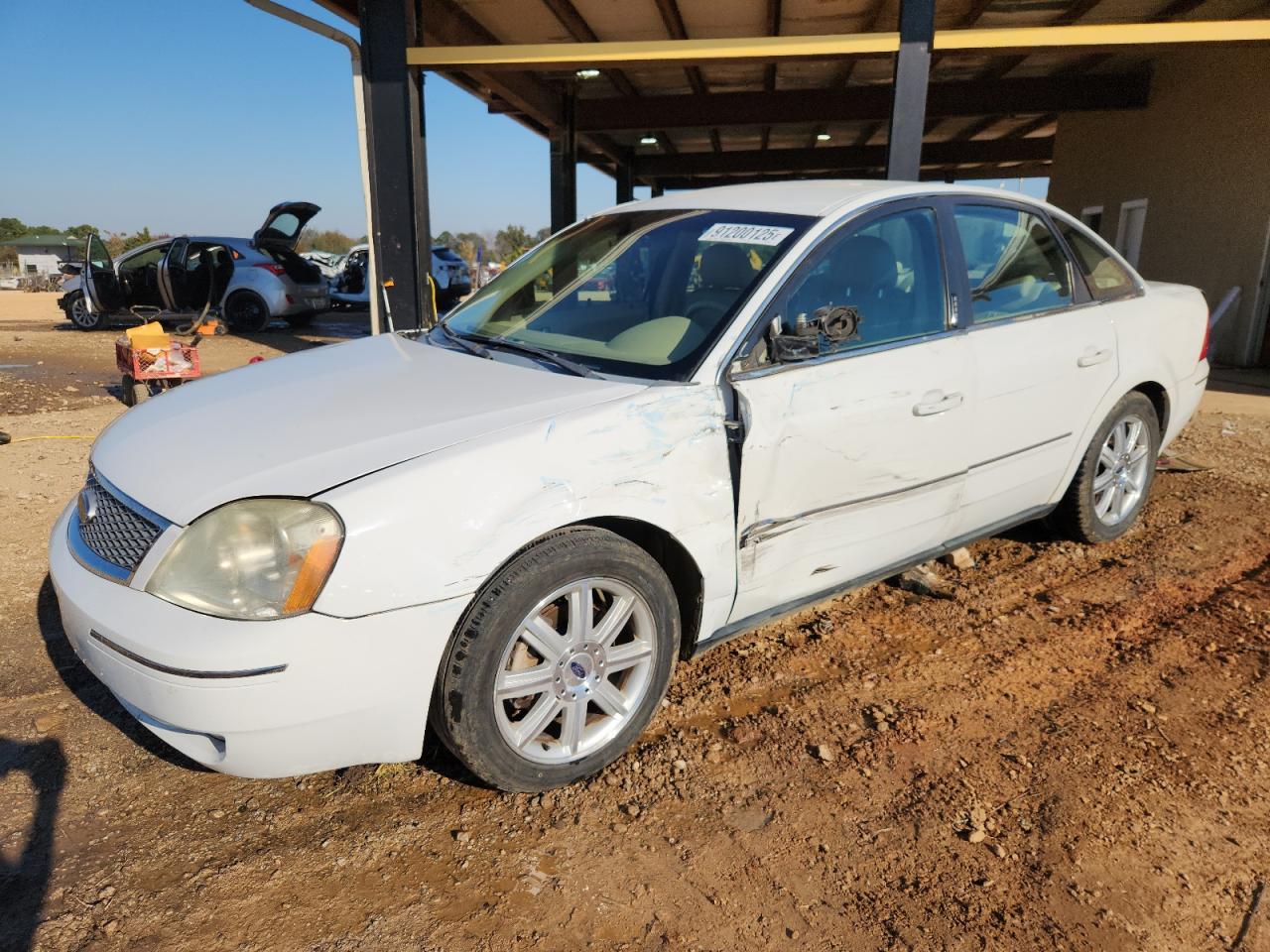 2005 Ford Five Hundred Limited, VIN 1FAHP25125G138073 — Side
