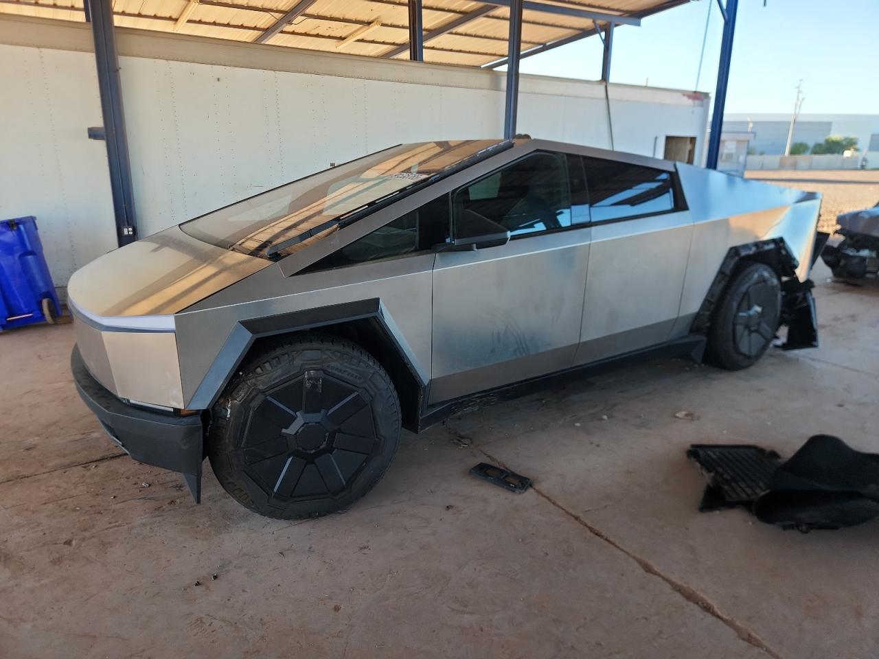 2024 Tesla Cybertruck, VIN 7G2CEHED9RA032270 — Rear end