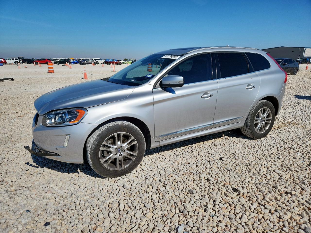 2015 Volvo XC60 Premier Plus, VIN YV4952RC9F2605338 — Front end