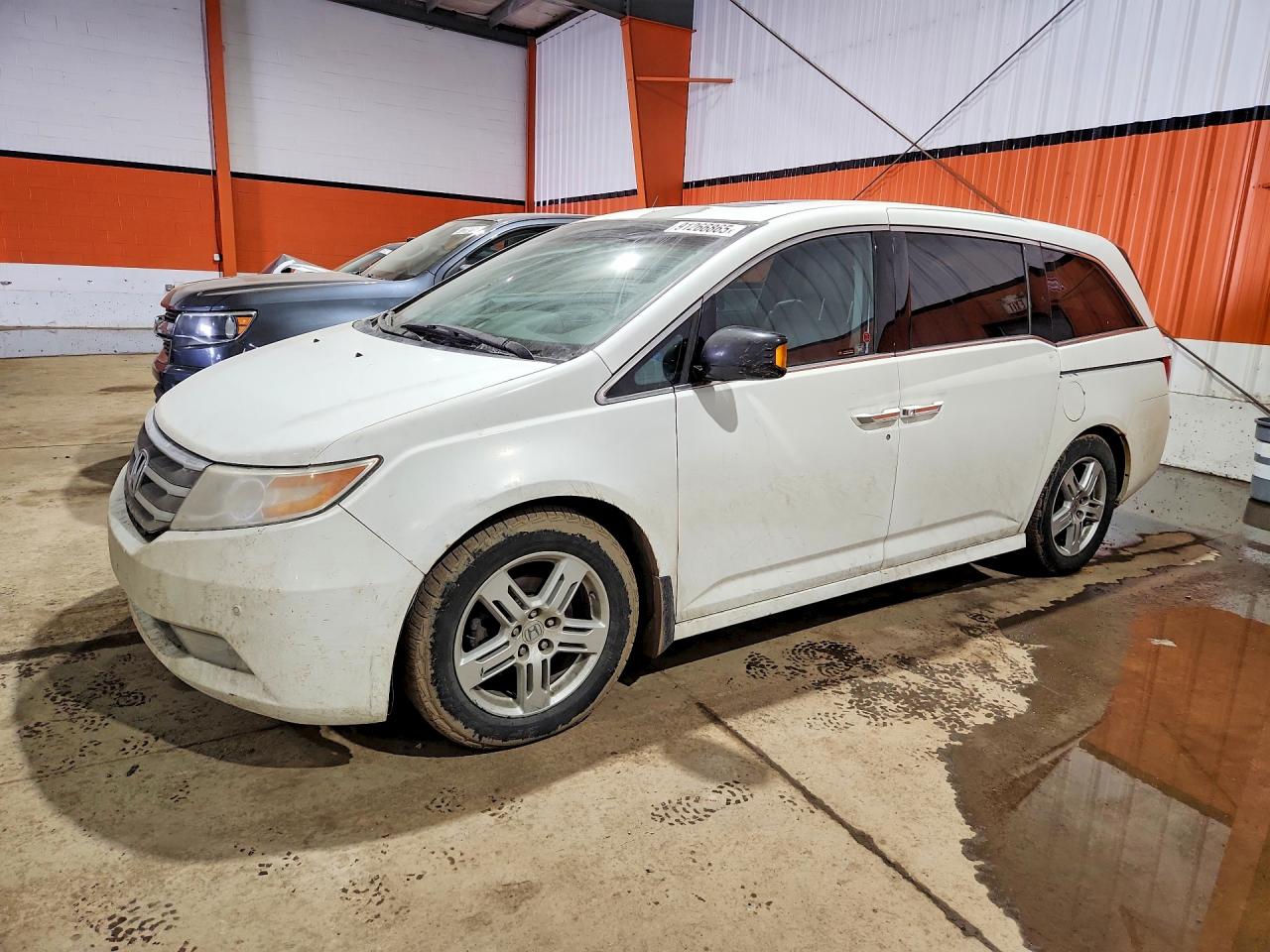 2011 Honda Odyssey Touring, VIN 5FNRL5H95BB503218 — Prior damage history