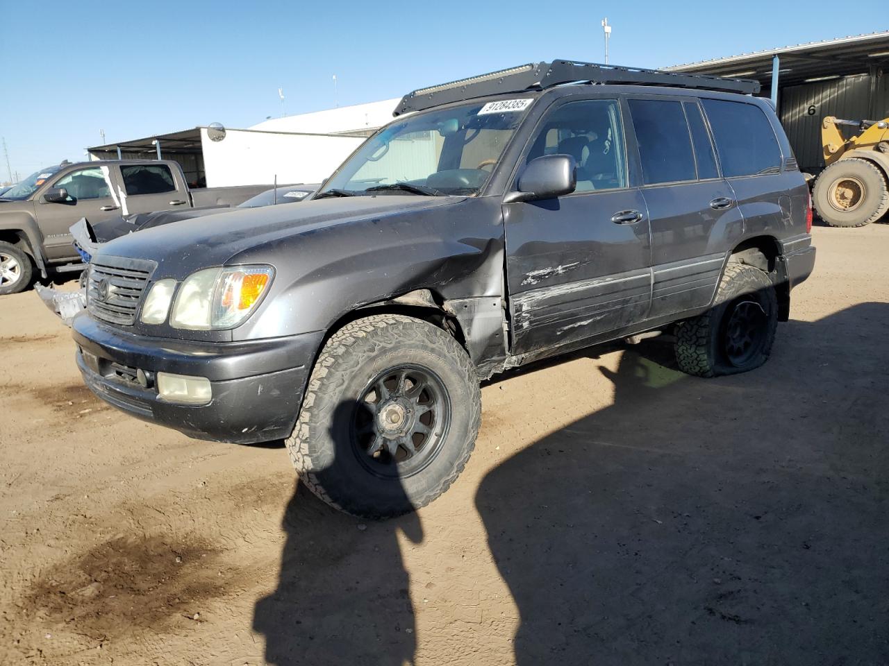 2005 Lexus LX 470, VIN JTJHT00W653552720 — Front end