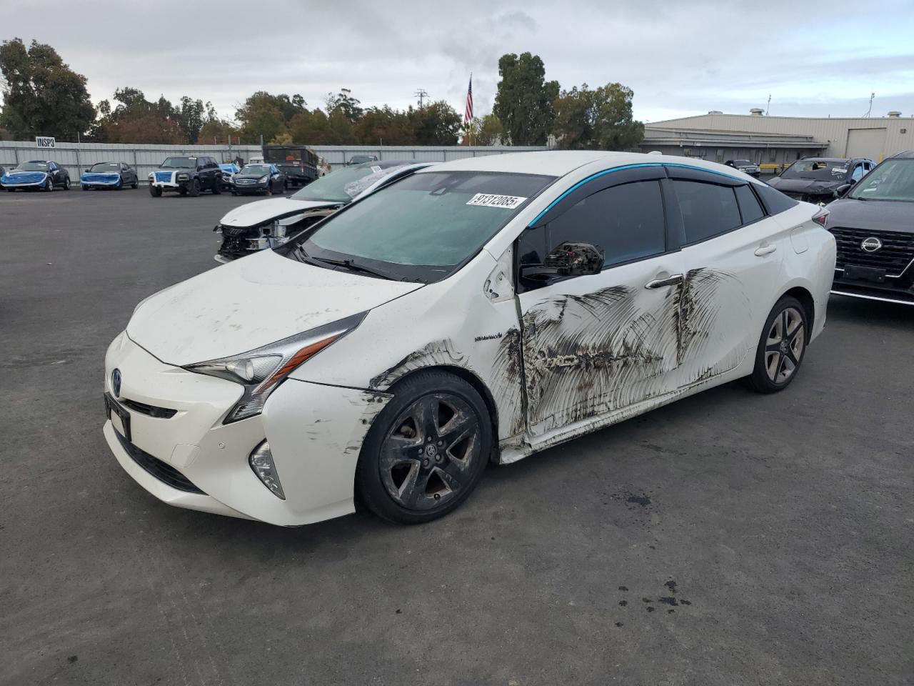 2018 Toyota Prius Three Touring, VIN JTDKARFU3J3067406 — Side