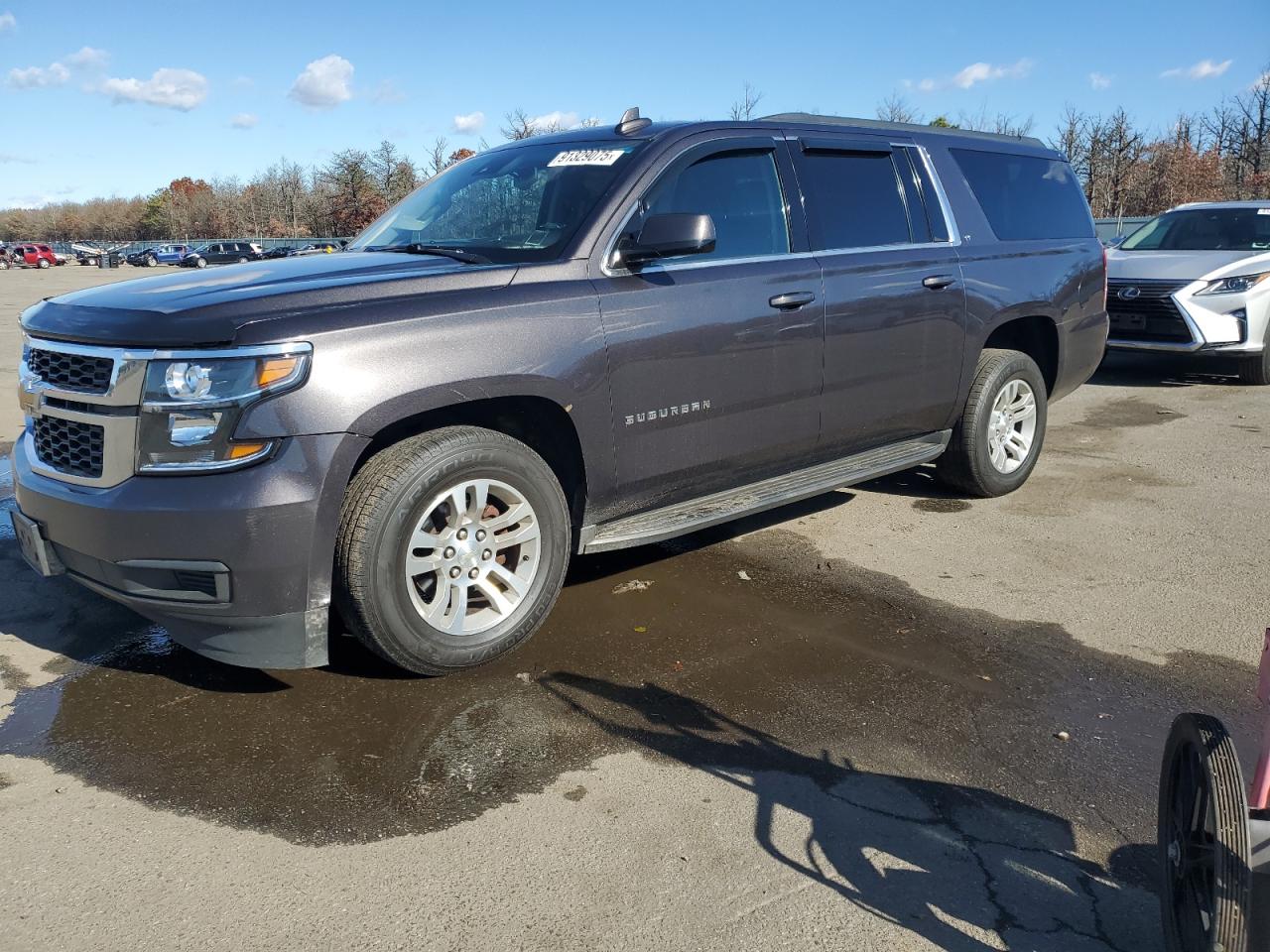 2018 Chevrolet Suburban LT, VIN 1GNSKHKC4JR320225 — Minor dents and scratches