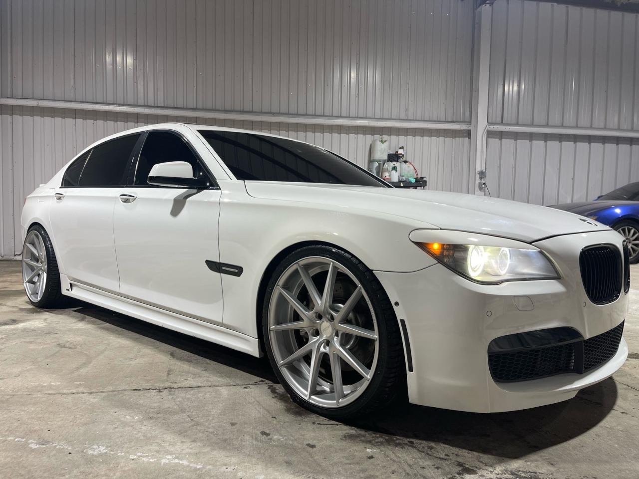 2010 BMW 7 Series 750Li, VIN WBAKB8C58ACY64395 — Фото с аукциона
