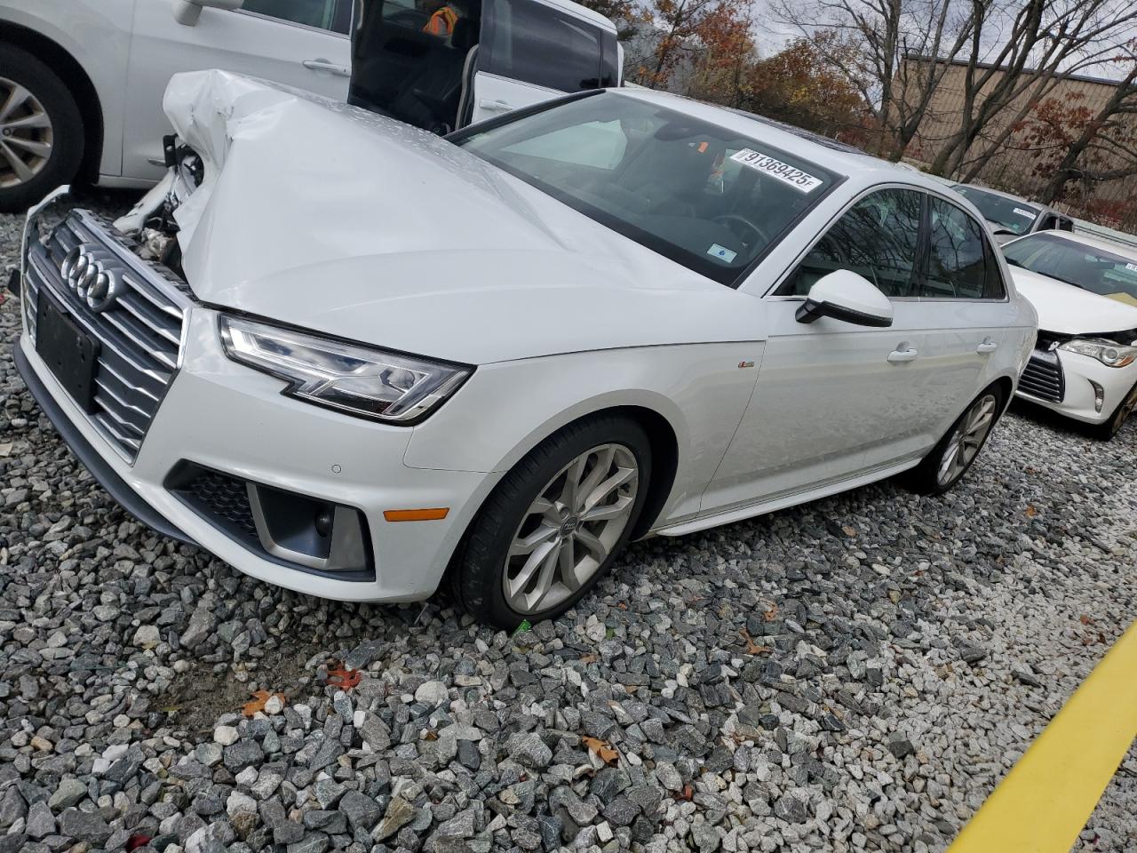 2019 Audi A4 Premium Plus, VIN WAUENAF48KA061467 — Перед