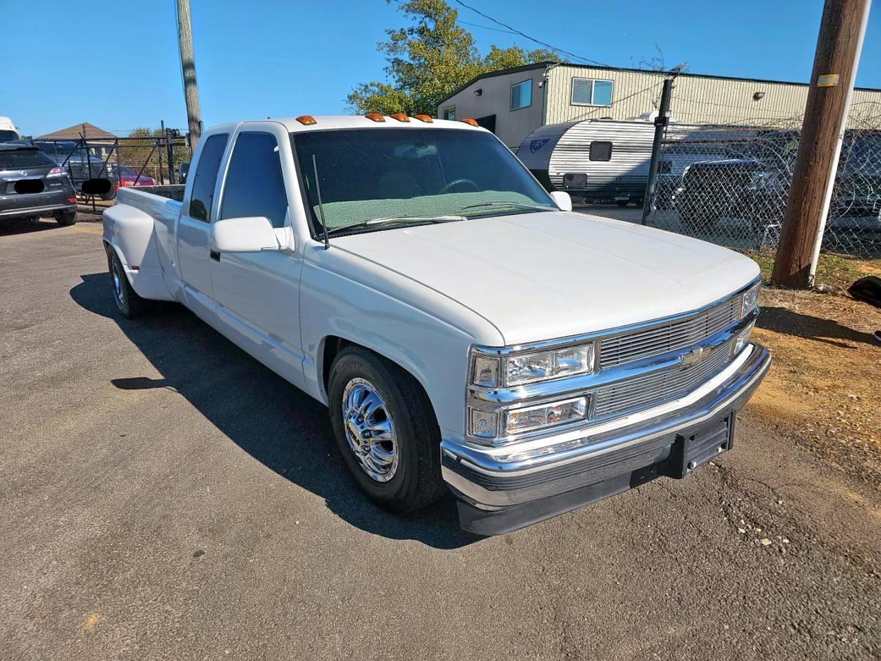 1998 Chevrolet Silverado 3500, VIN 1GCHC39J0WF066416 — Мелкие вмятины и царапины