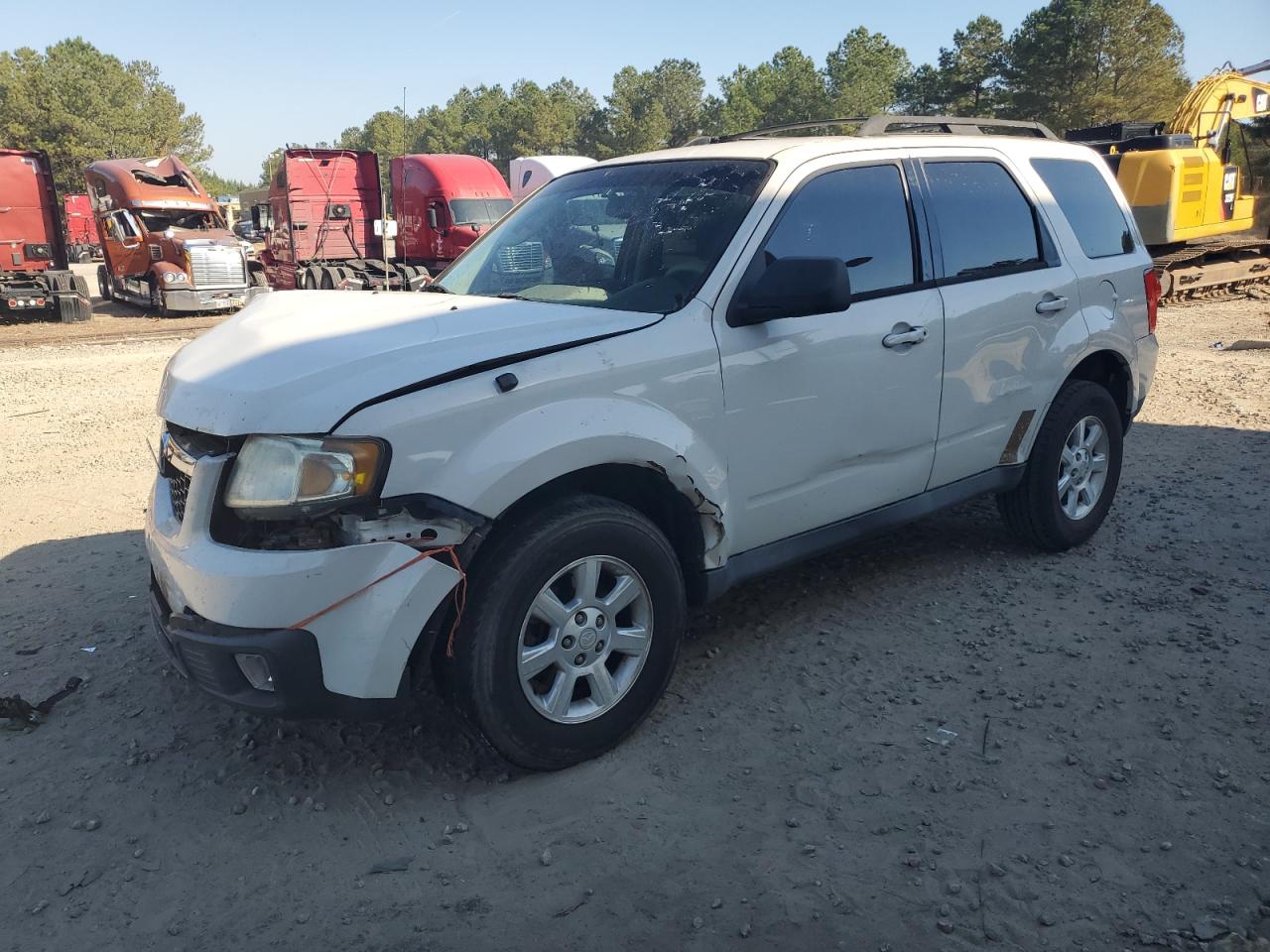 2010 Mazda Tribute Sport, VIN 4F2CY0C72AKM10013 — Перед