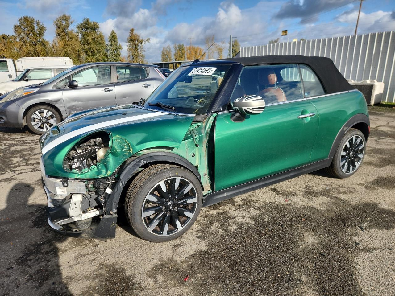 2021 MINI Convertible Cooper S, VIN WMWWJ5C09M3N15001 — Перед