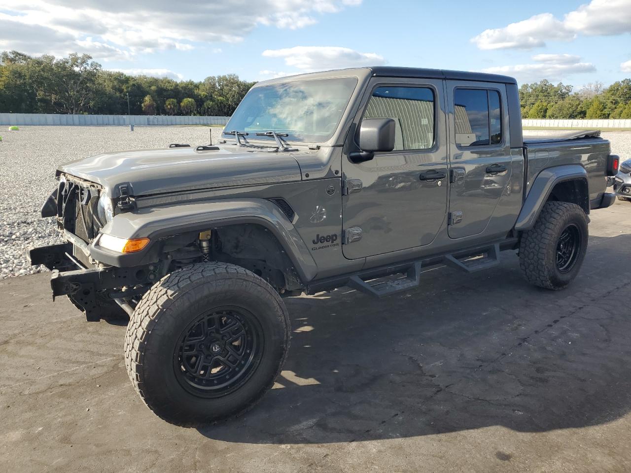 2022 Jeep Gladiator Willys, VIN 1C6HJTAG9NL140008 — Front end