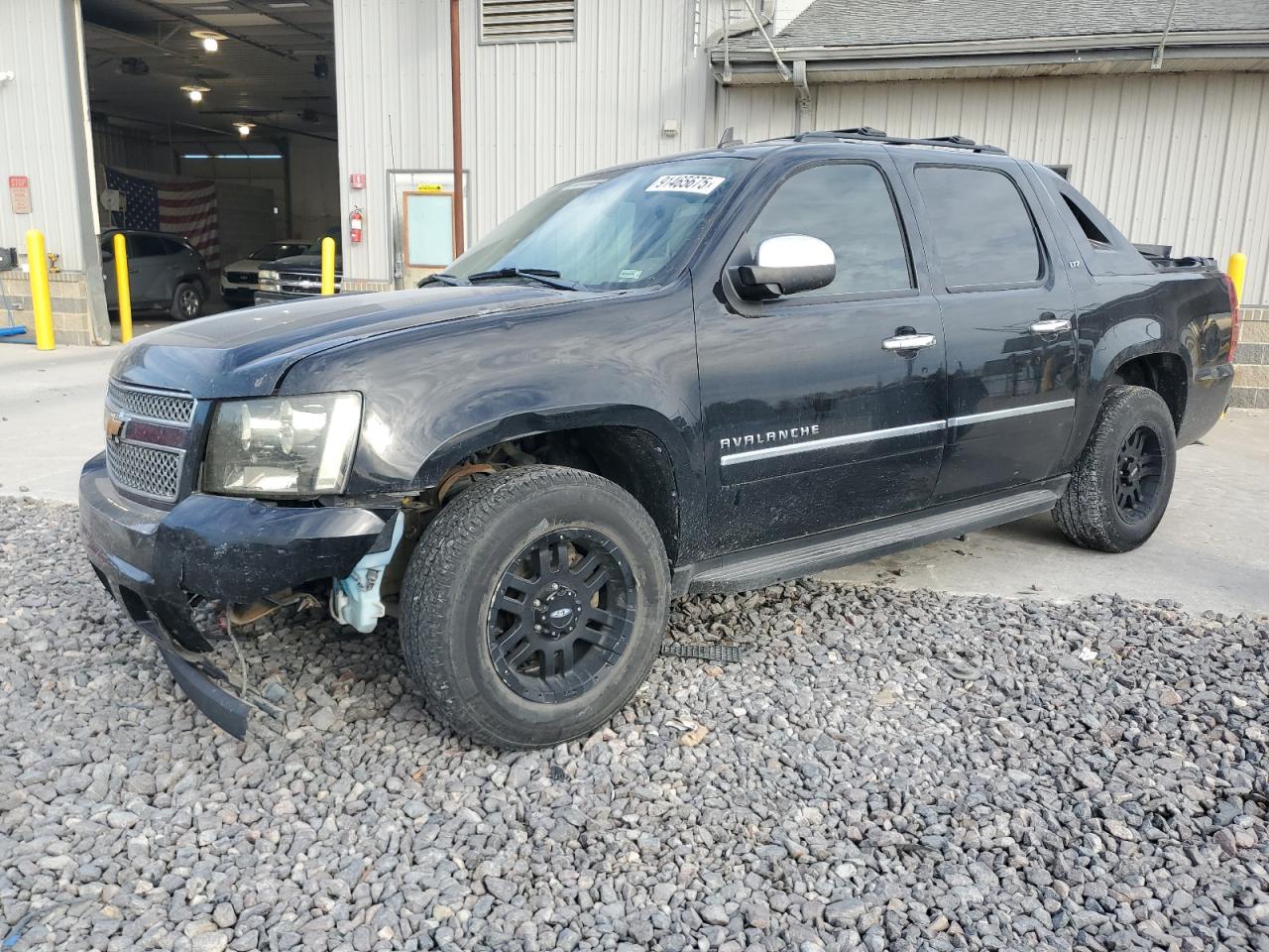 2012 Chevrolet Avalanche LTZ, VIN 3GNTKGE73CG101112 — Перед