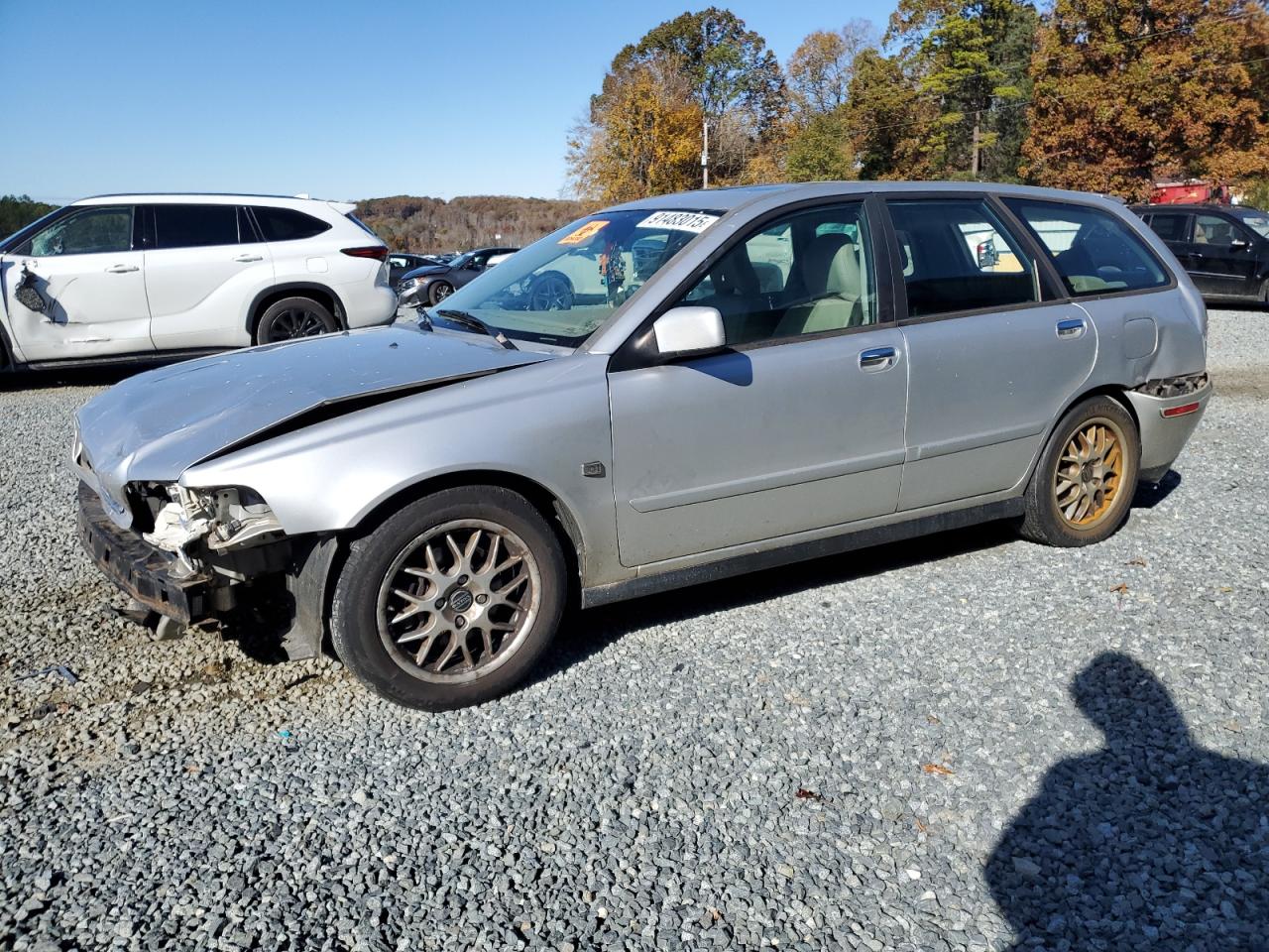 2004 Volvo V40, VIN YV1VW27564F060847 — Зад
