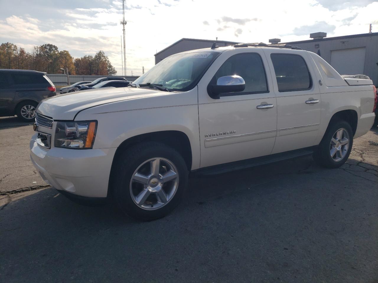 2013 Chevrolet Avalanche LTZ, VIN 3GNTKGE78DG351561 — Front end