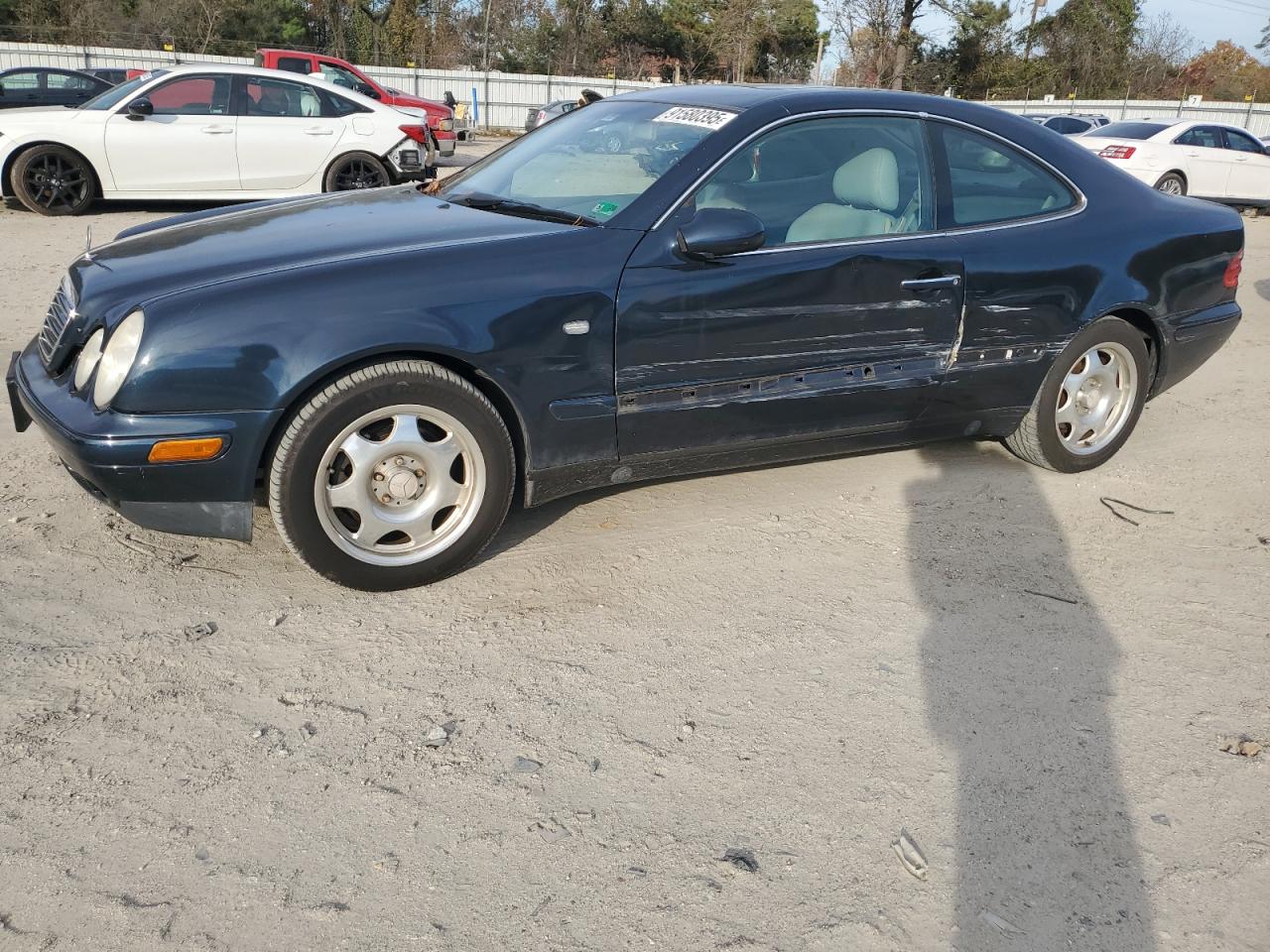 1998 Mercedes-Benz CLK 320/430, VIN WDBLJ65G5WF025371 — Side