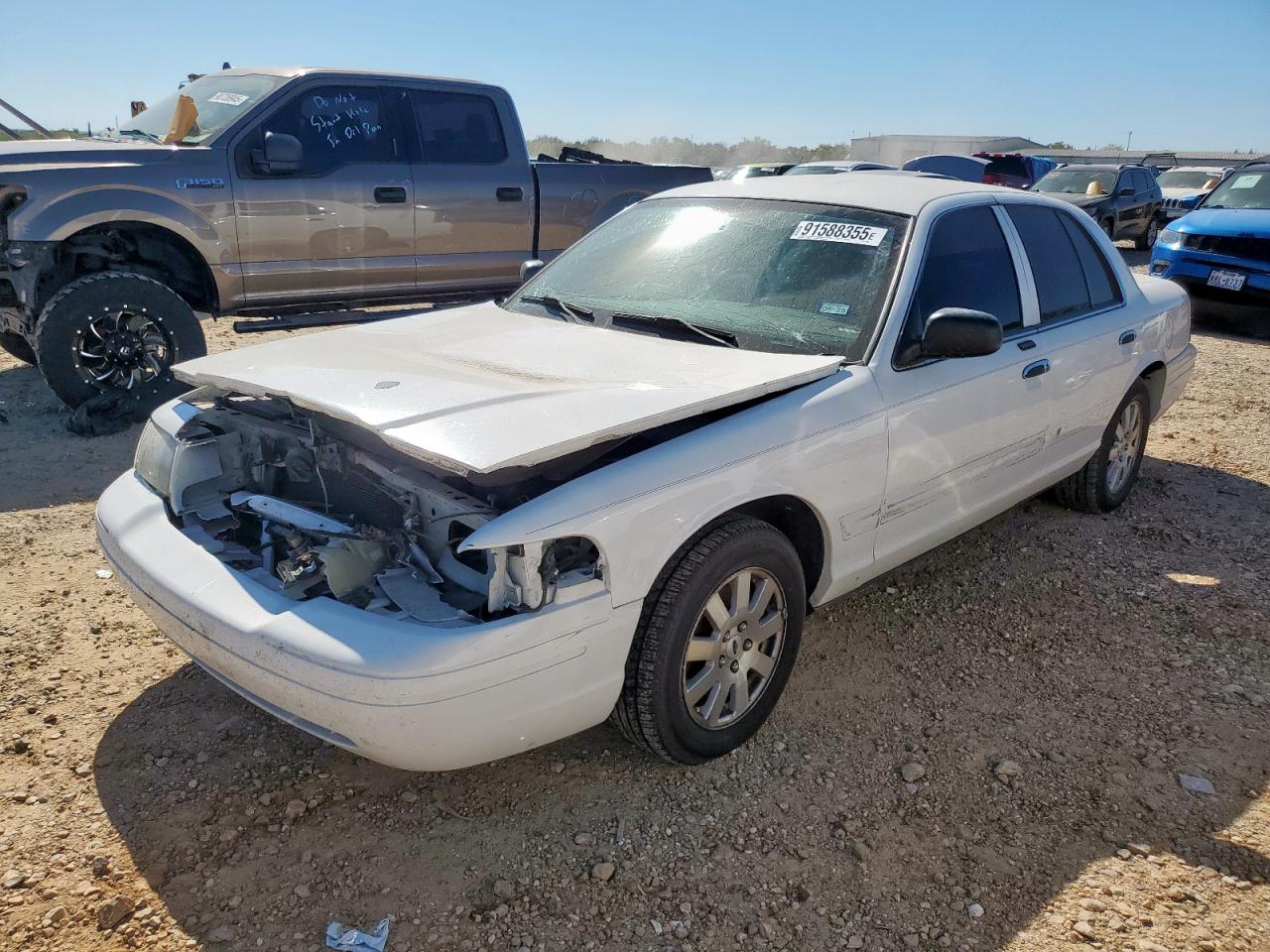 2006 Ford Crown Victoria LX, VIN 2FAFP74W46X103225 — Front end