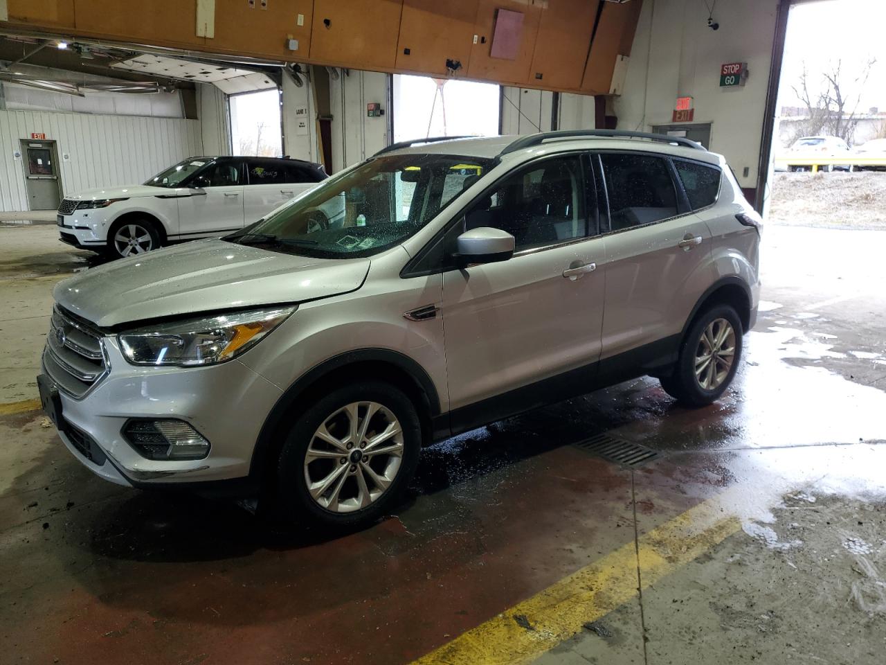 2018 Ford Escape SE, VIN 1FMCU0GDXJUC99500 — Front end