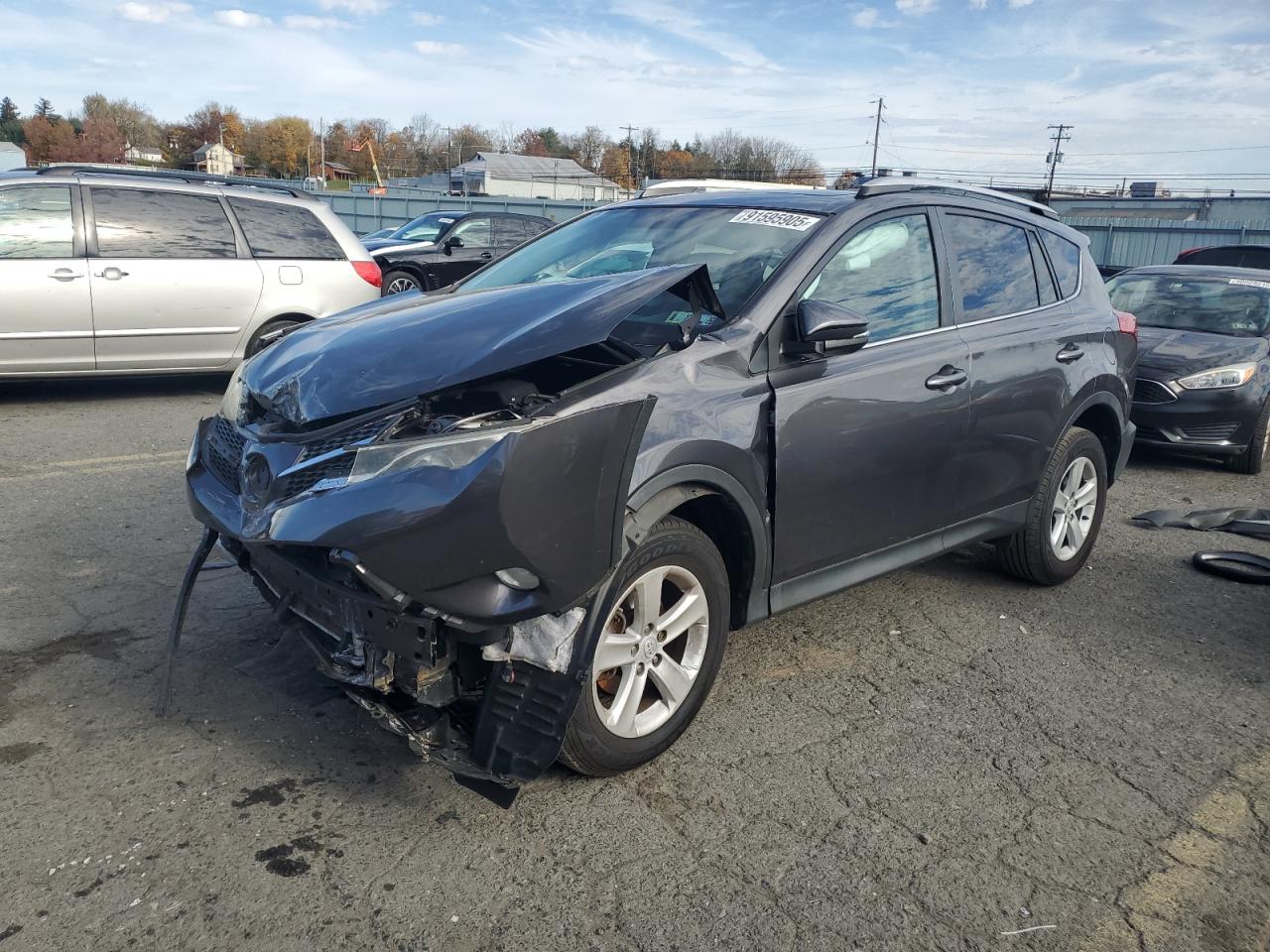 2014 Toyota RAV4 XLE, VIN 2T3RFREV5EW196194 — Front end
