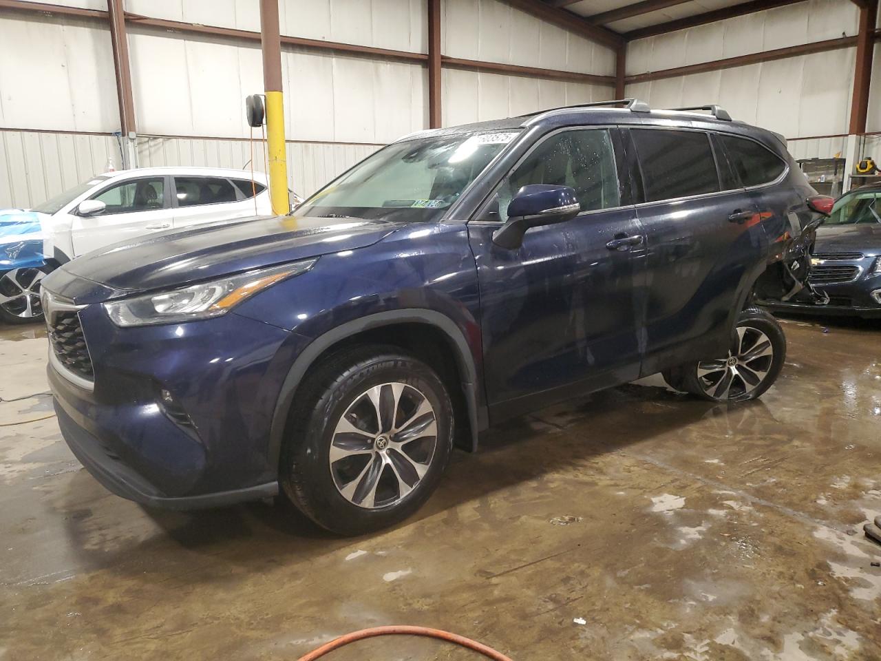 2020 Toyota Highlander XLE, VIN 5TDHZRBHXLS050325 — Rear end