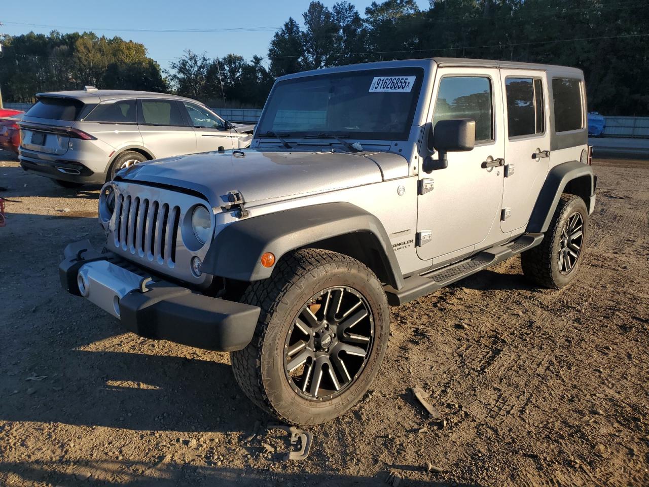 2014 Jeep Wrangler Unlimited Sport, VIN 1C4BJWDG7EL105964 — Перед