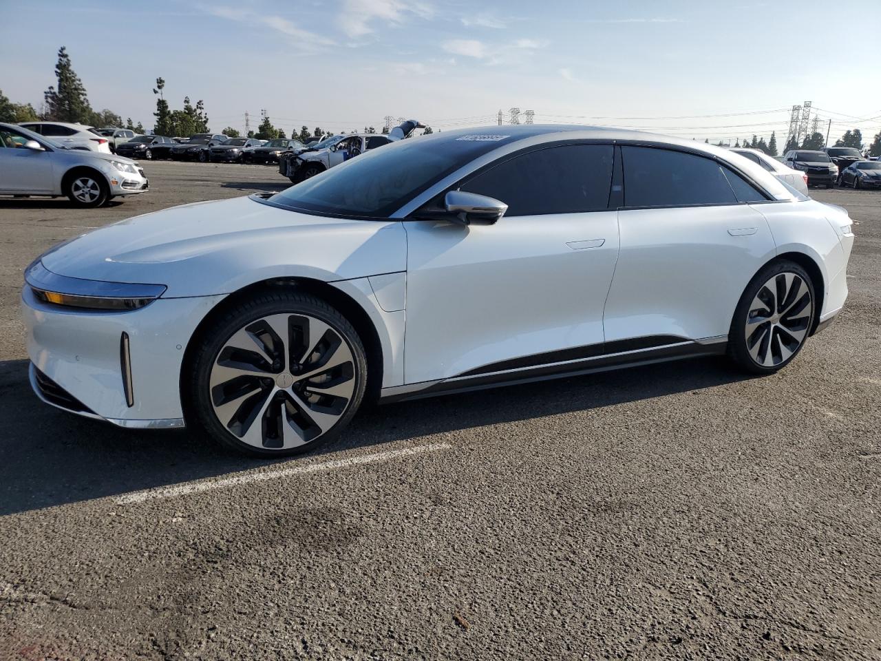 2022 Lucid Air Grand Touring, VIN 50EA1GBAXNA002951 — Бок