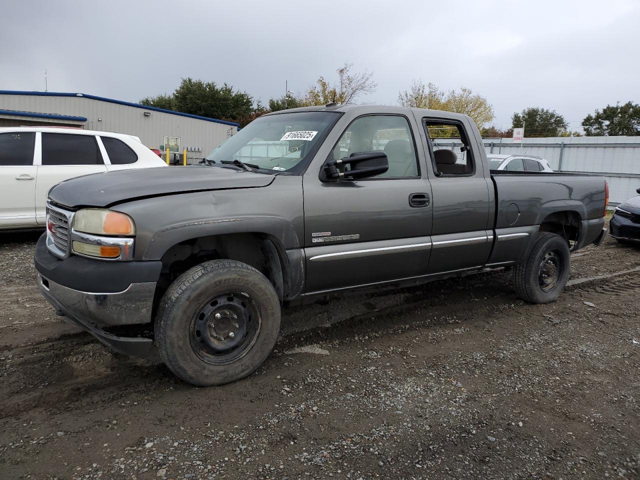 2002 GMC Sierra 2500HD SLE, VIN 1GTHC29132E271609 — Partial repair