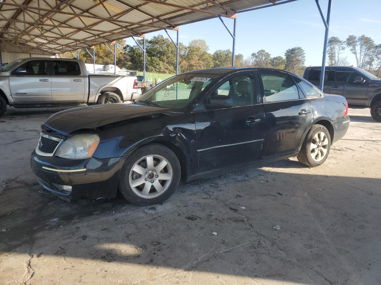 2005 Ford Five Hundred SEL, VIN 1FAHP27105G155810 — Front end