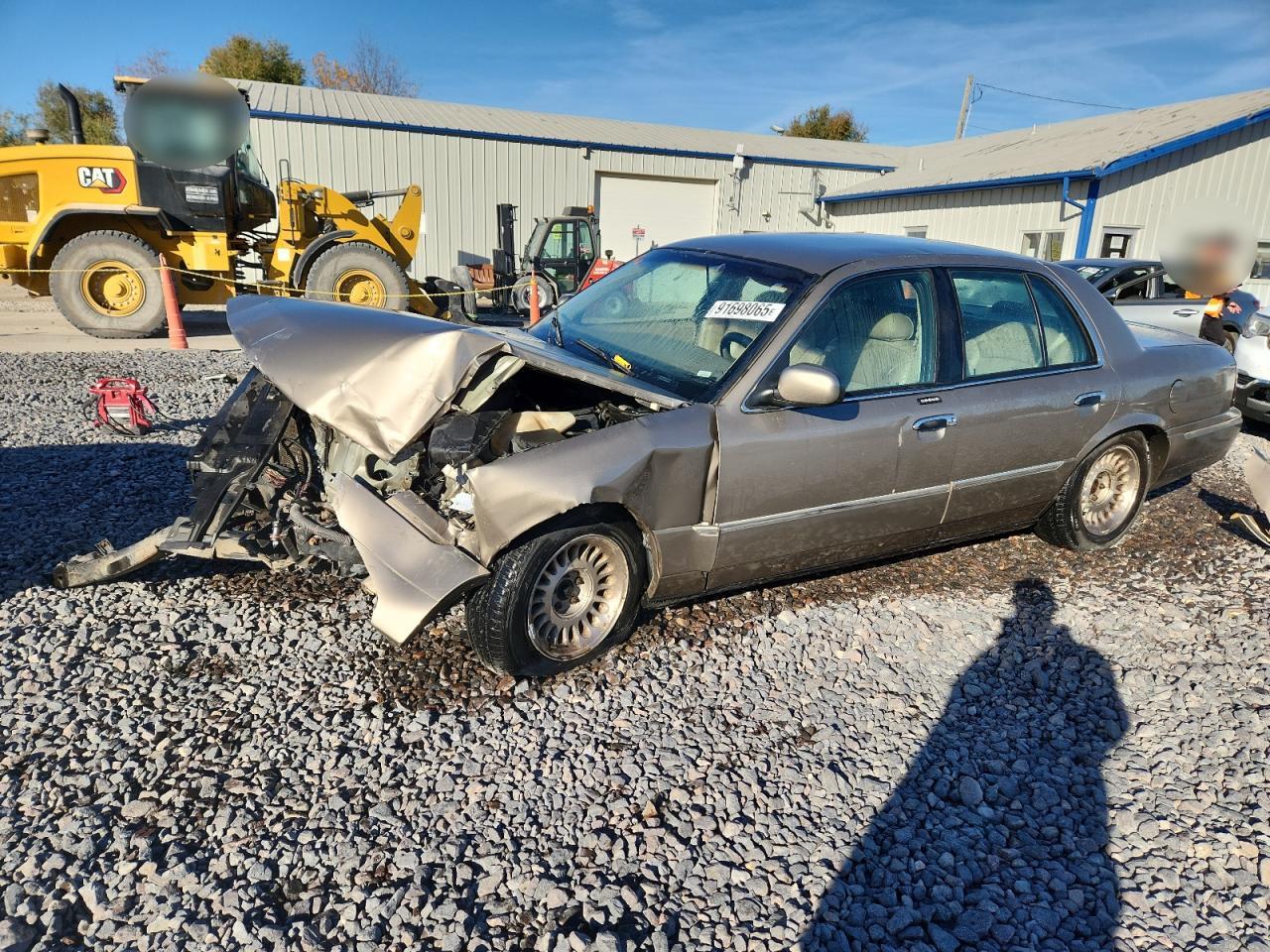 2001 Mercury Grand Marquis LS, VIN 2MEFM75W31X643139 — Перед