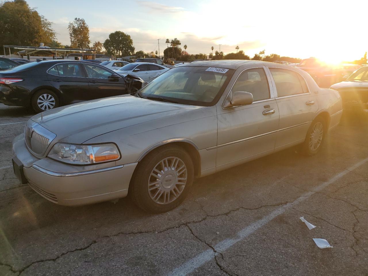 2010 Lincoln Town Car Signature Limited, VIN 2LNBL8CV6AX623823 — Auction photo