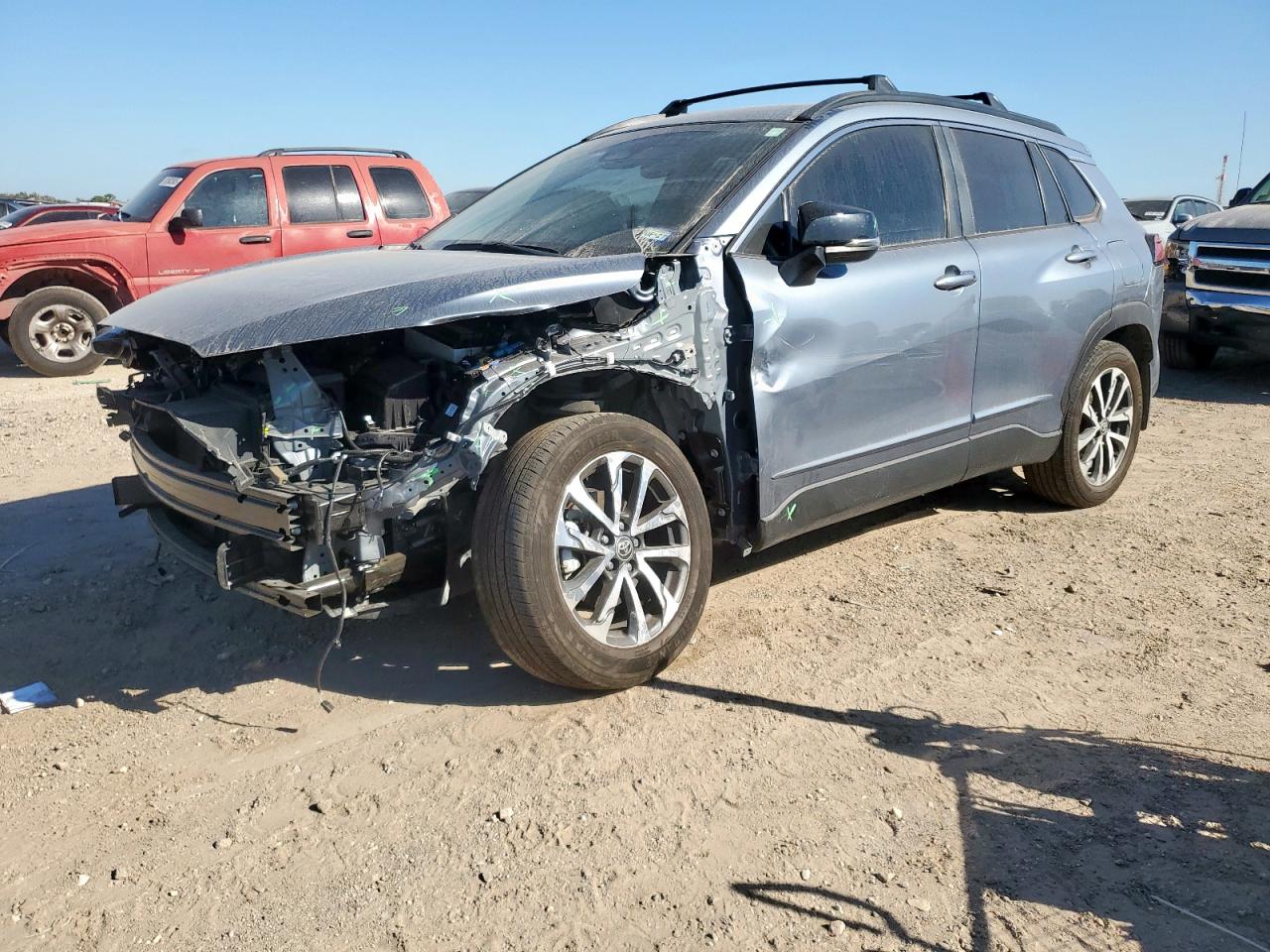 2025 Toyota Corolla Cross XLE, VIN 7MUDAAAG3SV144860 — Перед