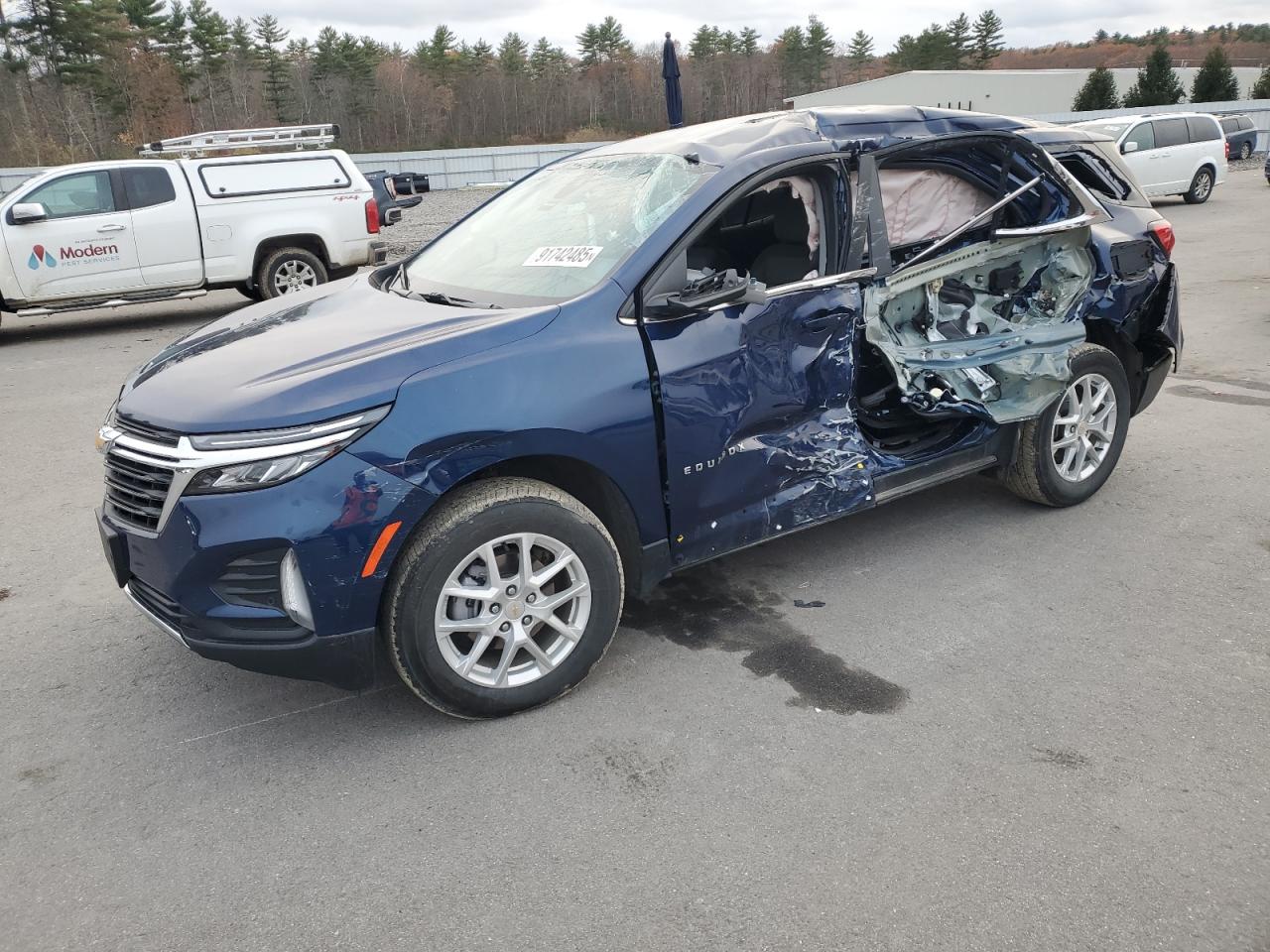 2022 Chevrolet Equinox LT, VIN 3GNAXUEV5NL308522 — Side