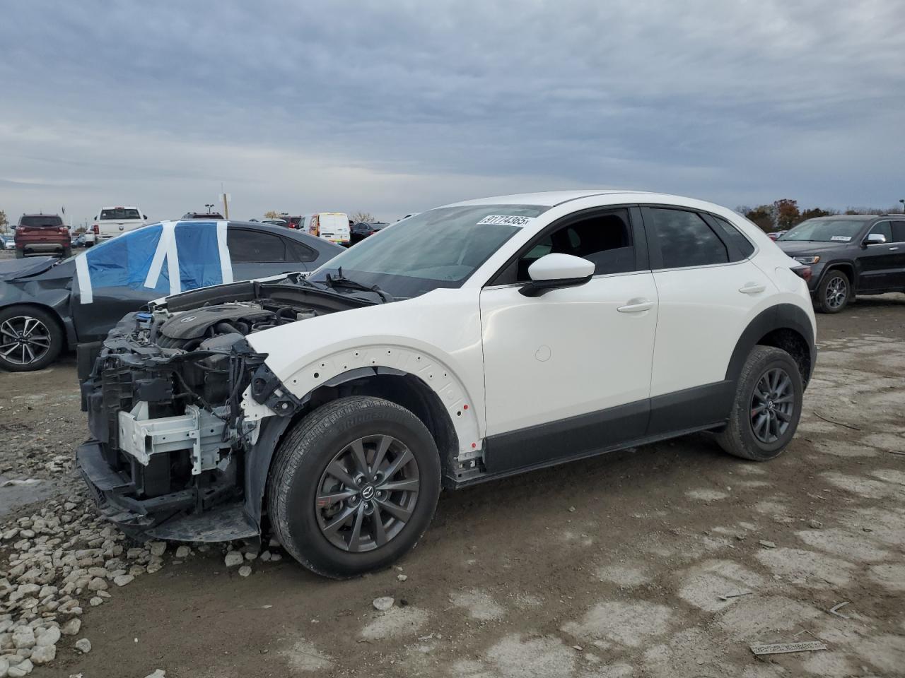2021 Mazda CX-30 S, VIN 3MVDMAALXMM209025 — Front end