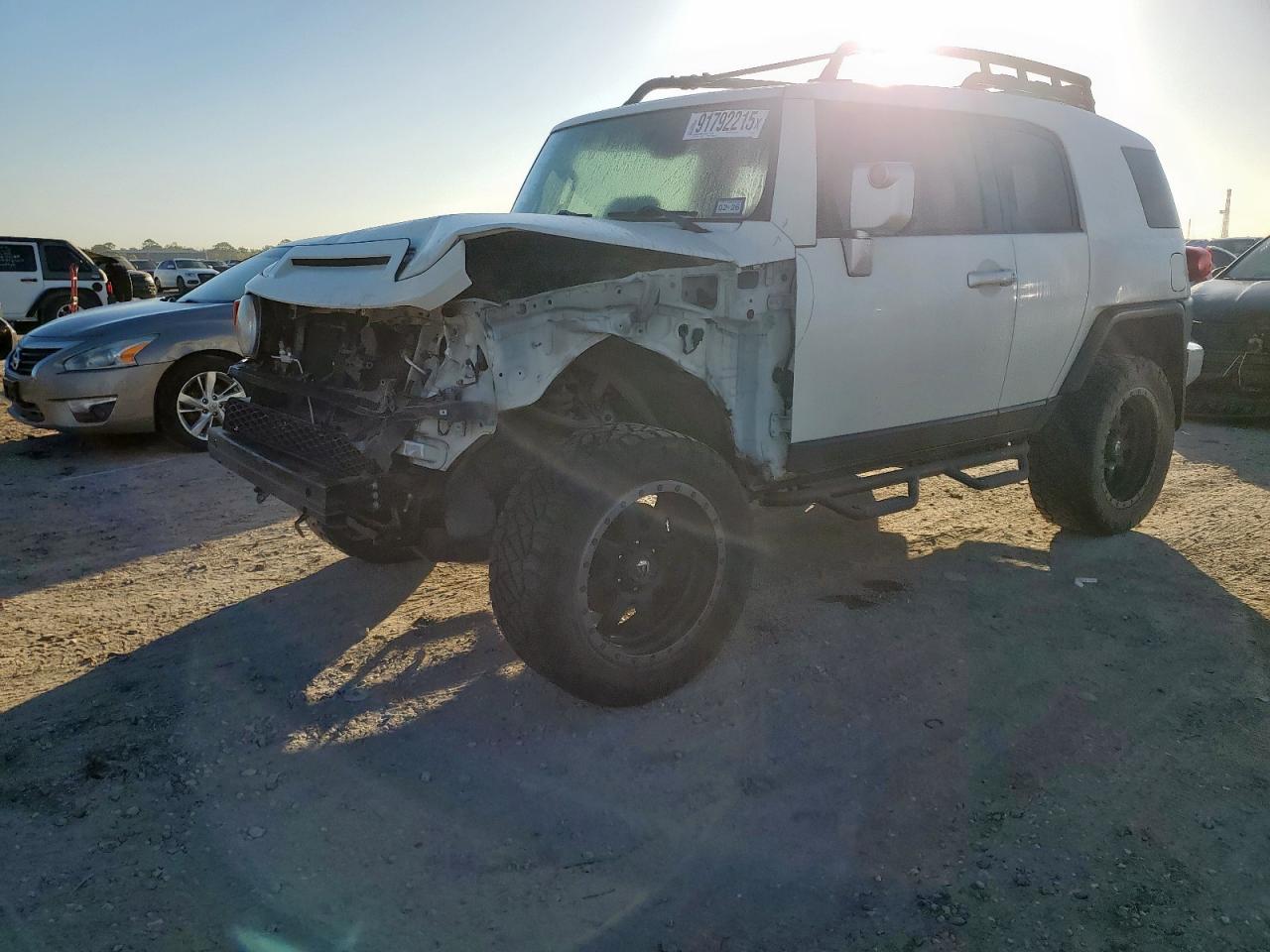 2014 Toyota FJ Cruiser, VIN JTEBU4BF4EK181813 — Front end