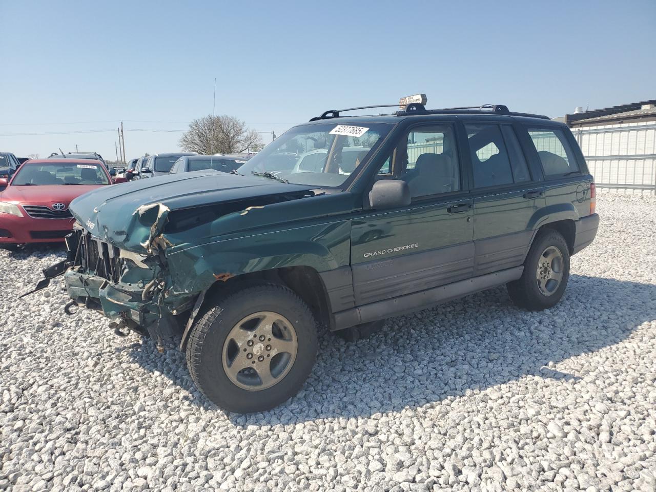 1997 Jeep Grand Cherokee Laredo, VIN 1J4GZ58S0VC569017 — Front end