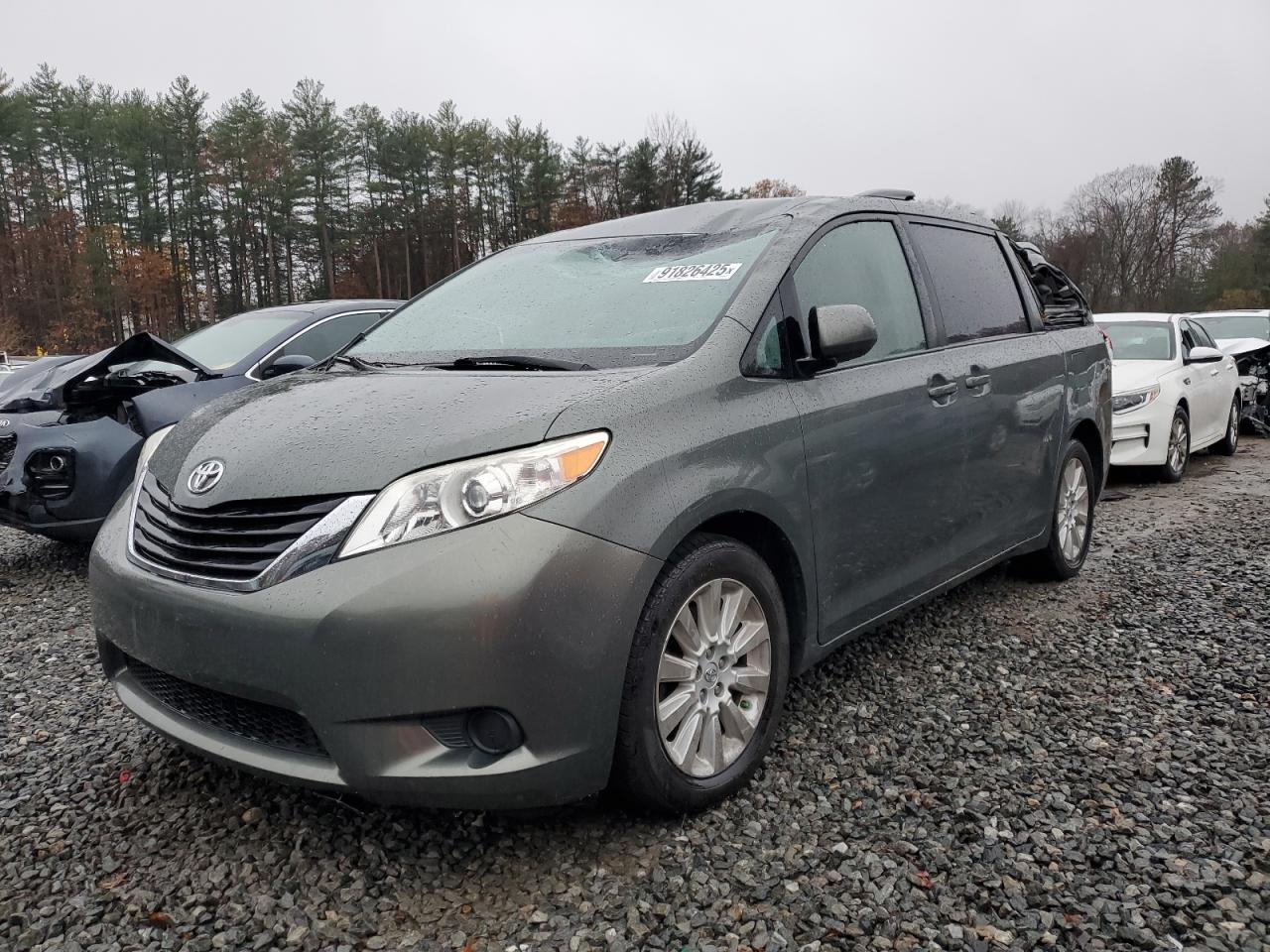 2014 Toyota Sienna LE, VIN 5TDJK3DC6ES091896 — Roof