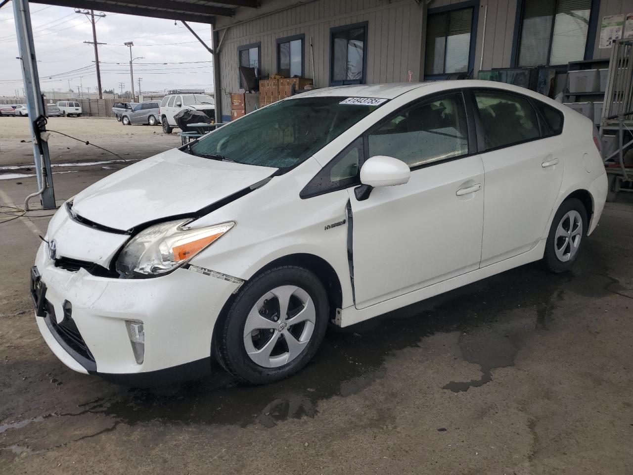 2015 Toyota Prius Two, VIN JTDKN3DU3F1886374 — Front end