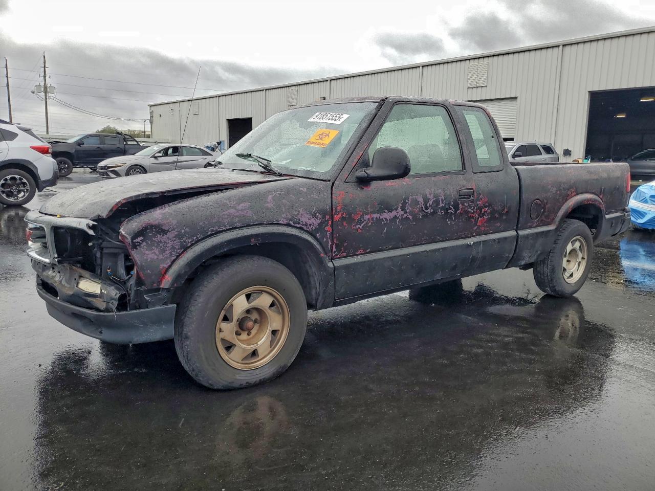 1995 GMC Sonoma SLS, VIN 1GTCS19Z0S8522405 — Перед