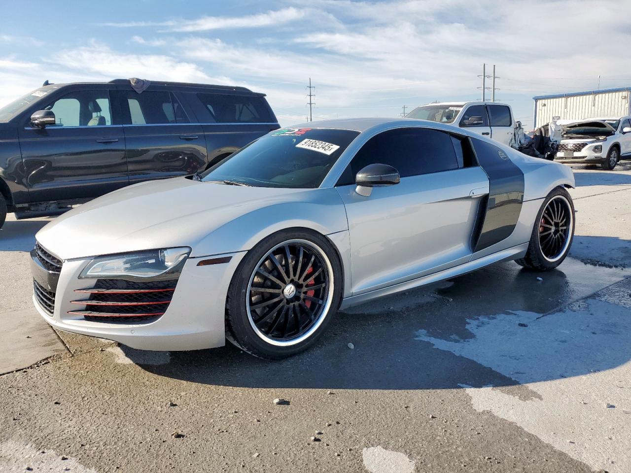 2011 Audi R8 4.2L, VIN WUAAUAFG7BN001335 — Зад