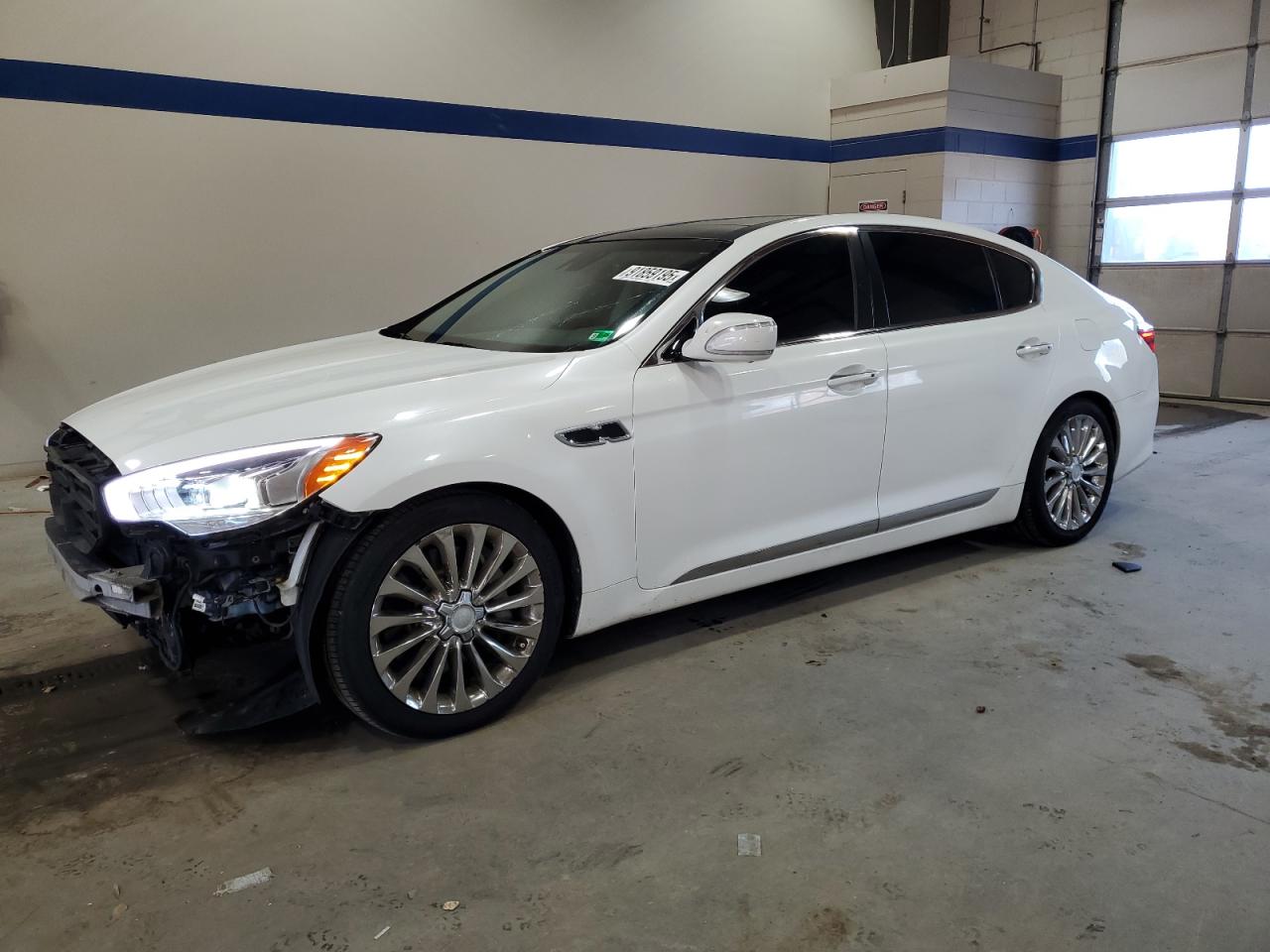2017 Kia K900 Luxury, VIN KNALW4D47H6036080 — Front end